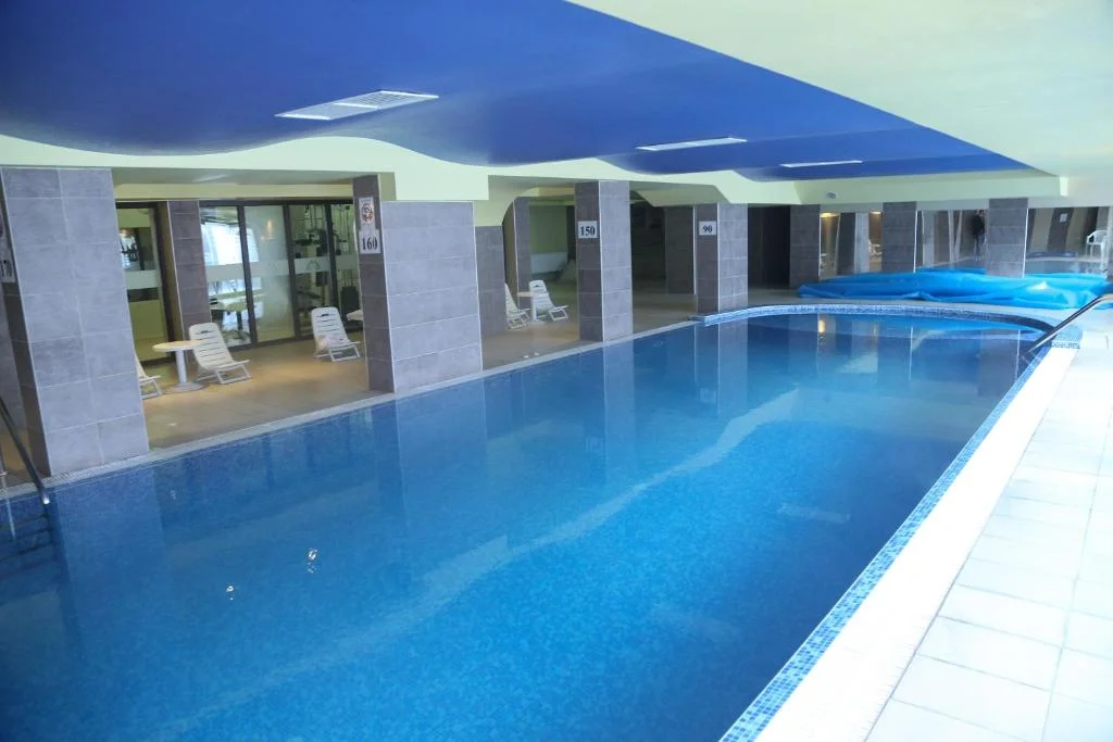 mountain_paradise_indoor_pool