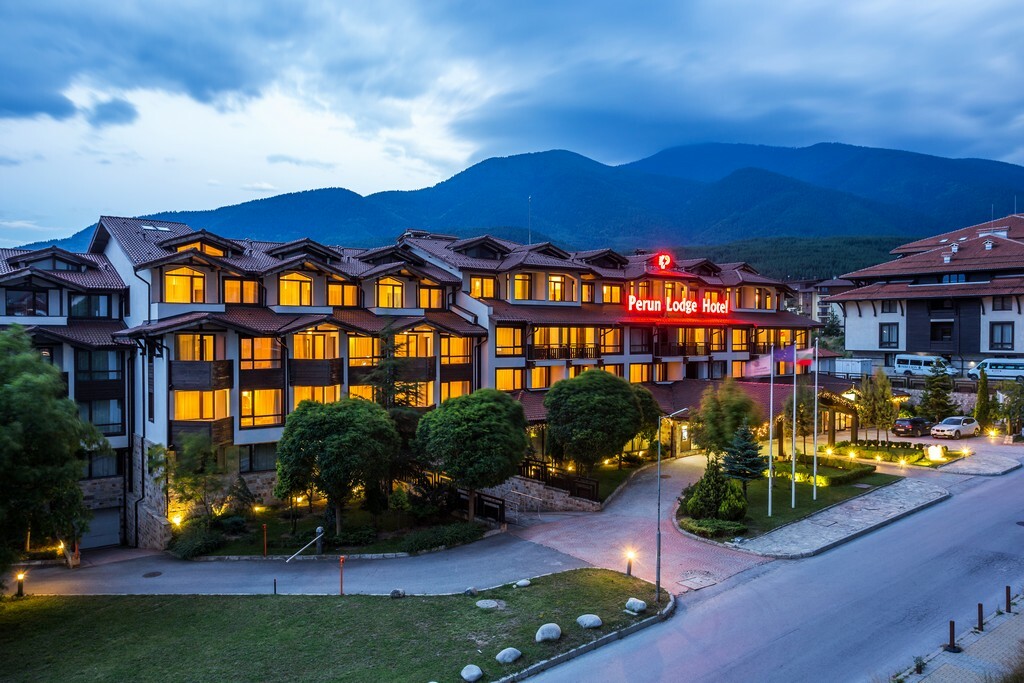 perun_lodge_exterior_night